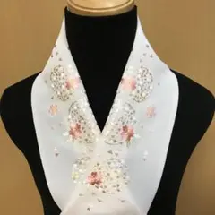 刺繍半衿 花枠に桜の花びらが散りばめられた柄カラータイプ❣️現品限り❣️