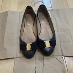 フェラガモ ヴァラ