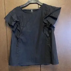 フリル袖黒半袖トップス