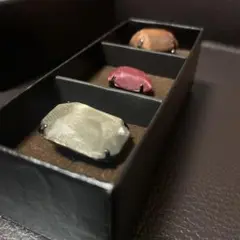 百貨店購入　ピンバッチ ジェネヴィエーブ