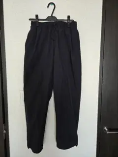 ファミマ黒のLサイズストレートスラックス