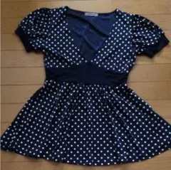 トップス 紺色 ハイウエスト切り返し パフ袖 ドット柄 M 美品 半袖 Tシャツ