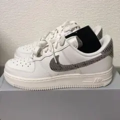 24.0㌢ナイキ WMNS AIR FORCE 1 07 白 スネーク パイソン