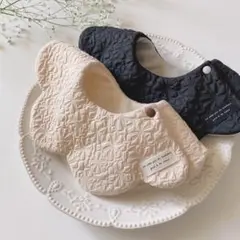 エンボススタイ　ハンドメイド　よだれかけ　ビブ