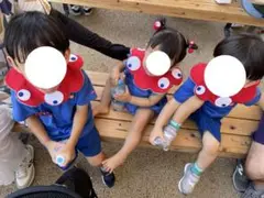 青色　フリル付き　ロンパース　万博　ミャクミャク