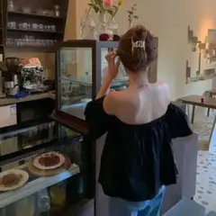 オフショルダートップス