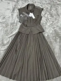 新品 Noela ノエラ プリーツシャツワンピース ノースリーブワンピース