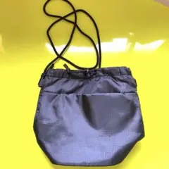 黒のナイロン製　サコッシュ　ポーチ　巾着