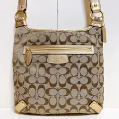 ☆超美品☆送料無料☆COACHコーチシグネチャーキャンバスショルダーバッグ☆