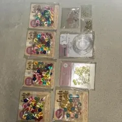 カラフルビーズセットとストラップパーツ