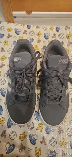 adidasスニーカー２３cm
