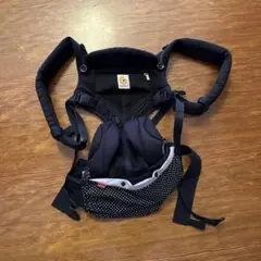 【中古品】エルゴベビー 抱っこひも 黒 ドット柄 収納ポケット付き