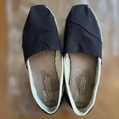 TOMS ブラック スリッポン 24.5㎝