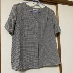 白と黒のチェック柄 半袖シャツ