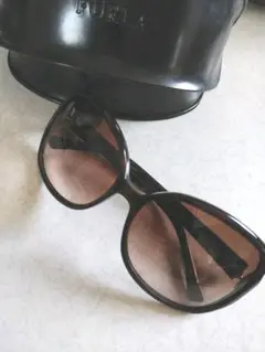 美品 フルラ サングラス
