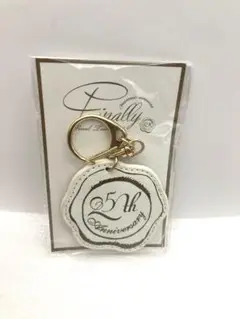 安室奈美恵 Finally 25thキーホルダー 白ファイナリー 新品