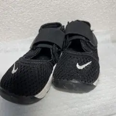 Nike ブラック メッシュサンダル　キッズ
