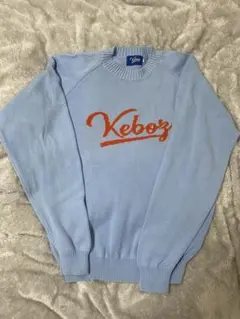 Keboz 水色 ロゴ刺繍 ニットセーター