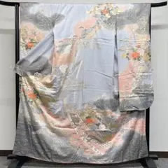 薄いブルーに金彩と金駒刺繍があしらわれた振袖 着物