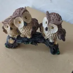 フクロウの彫刻 樹脂製