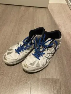 バスケットボールシューズとソックス