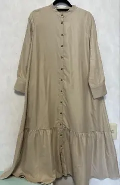 ベージュ フリルワンピース
