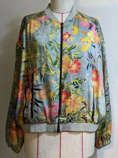 ZARAのジャンバーMサイズですが身幅62センチですのでLでも大丈夫です。