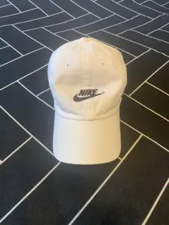 Nike ホワイトキャップ サイズ調整可能