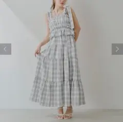 アシメ紐デザインチェック柄シャーリングロングワンピース chico ホワイト