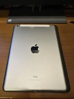 Apple iPad 第6世代 32GB（ケース付き）