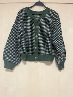 緑と白のチェック柄カーディガン