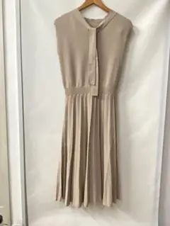 ベージュ ノースリーブ ニットワンピース