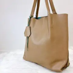 美品✨ジャンニキャリーニ　トート　肩掛け　A4 レザー　通勤　通学