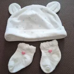 耳付き新生児用帽子と靴下のセット