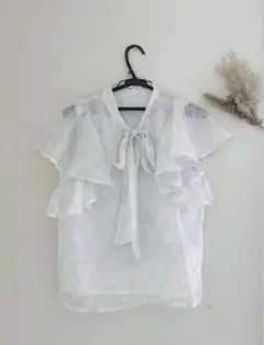 ほぼ新品・未使用　Hok trish 花柄ブラウ　ホワイト　透け感