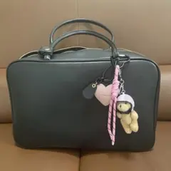黒　ボストンバッグ　大容量　可愛いくまチャーム付き　miu miuお好きな方に