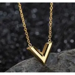【新品未使用】V ネックレス ゴールド プレゼント ステンレス エセンシャル