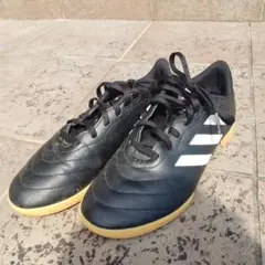 adidas フットサルシューズ 黒
