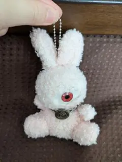 一つ目のウサギのぬいぐるみ