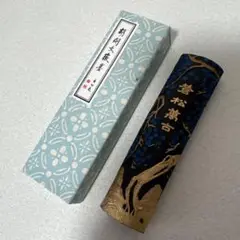 書道具　中国古墨　大巻松萬　倉松萬古　2枚60g 未使用 ☆未使用 古墨 唐墨 ☆金彩松紋 【 蒼松萬古 】大巻松煙☆書道具