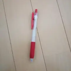 鮮やかな赤ペン