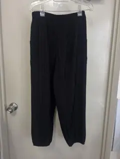 黒 プリーツパンツ サイドポケット付き