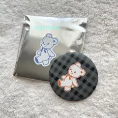 ファミリア 黒系チェック くま 缶バッジ バッヂ バッチ みらい百貨店