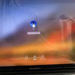 MacBook Pro ロック画面表示中