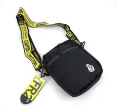 XLARGEショルダーバック　FR2コラボ ユニセックス　斜め掛けサコッシュ　黒