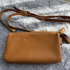 Dakota レザーお財布ショルダーバッグ キャメル色
