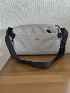 Bellroy Lite Sling 7L (CHALK)軽量クロスボディバッグ