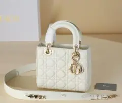Dior ホワイトキルティングショルダーバッグ