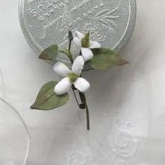6023 布花 どくだみ ブローチ ハンドメイド