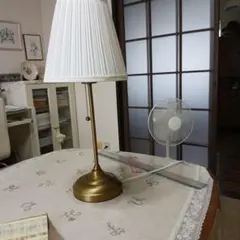 イケア　 ホワイトプリーツランプシェード ゴールドベース